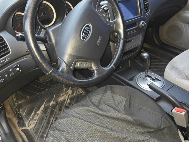 Серый Киа Маджентис, объемом двигателя 2 л и пробегом 324 тыс. км за 2200 $, фото 4 на Automoto.ua