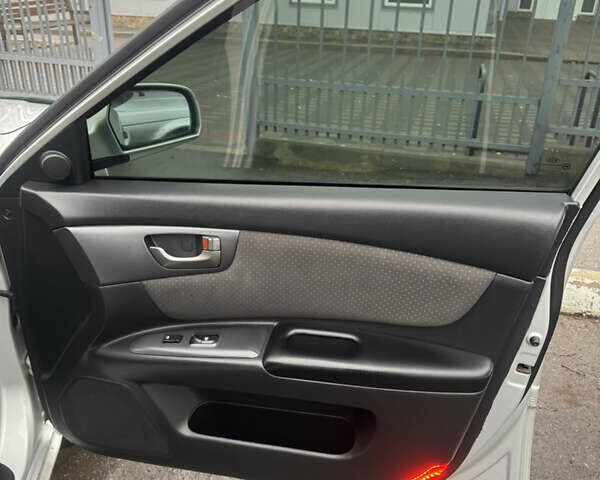 Сірий Кіа Маджентіс, об'ємом двигуна 2 л та пробігом 265 тис. км за 6500 $, фото 21 на Automoto.ua