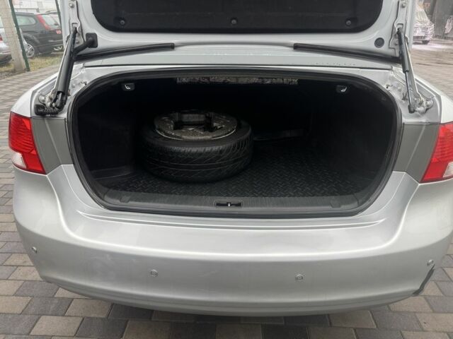 Серый Киа Маджентис, объемом двигателя 2 л и пробегом 266 тыс. км за 6500 $, фото 1 на Automoto.ua