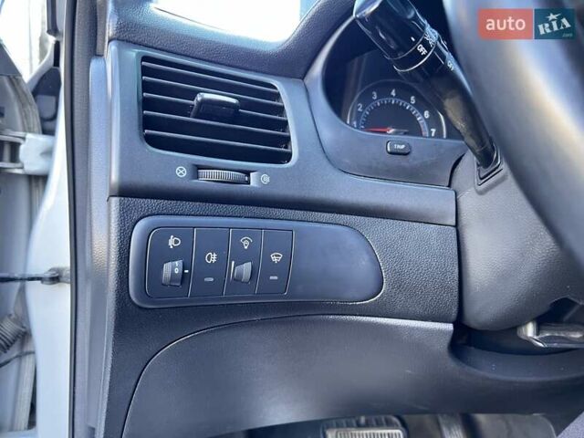 Сірий Кіа Маджентіс, об'ємом двигуна 2 л та пробігом 242 тис. км за 6200 $, фото 27 на Automoto.ua