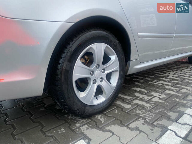 Сірий Кіа Маджентіс, об'ємом двигуна 2 л та пробігом 269 тис. км за 5350 $, фото 16 на Automoto.ua