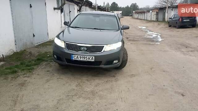 Сірий Кіа Маджентіс, об'ємом двигуна 2 л та пробігом 191 тис. км за 7700 $, фото 7 на Automoto.ua