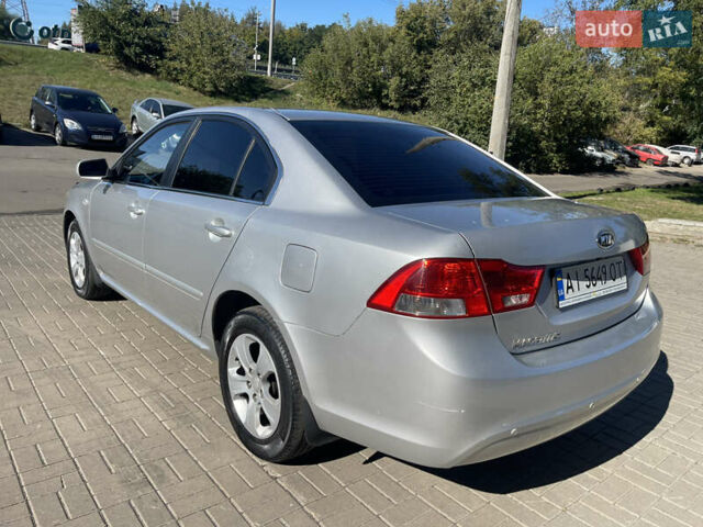 Сірий Кіа Маджентіс, об'ємом двигуна 2 л та пробігом 177 тис. км за 6800 $, фото 4 на Automoto.ua
