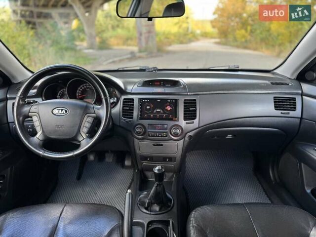 Сірий Кіа Маджентіс, об'ємом двигуна 2 л та пробігом 237 тис. км за 5799 $, фото 8 на Automoto.ua