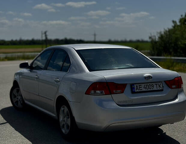 Серый Киа Маджентис, объемом двигателя 2 л и пробегом 214 тыс. км за 7250 $, фото 2 на Automoto.ua