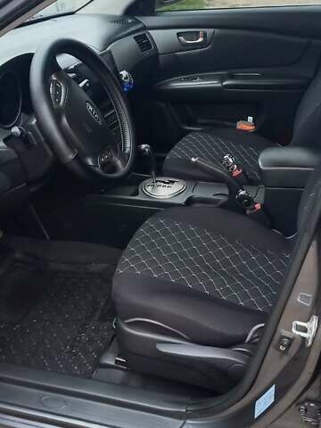 Сірий Кіа Маджентіс, об'ємом двигуна 2 л та пробігом 191 тис. км за 7700 $, фото 8 на Automoto.ua