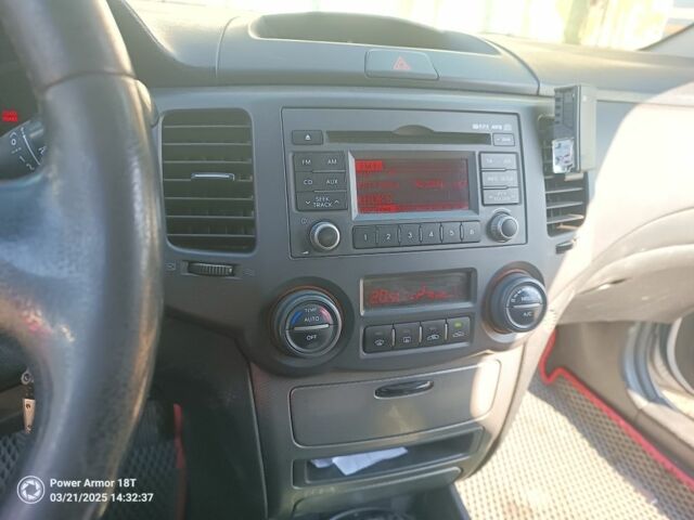 Сірий Кіа Маджентіс, об'ємом двигуна 2 л та пробігом 157 тис. км за 6000 $, фото 8 на Automoto.ua