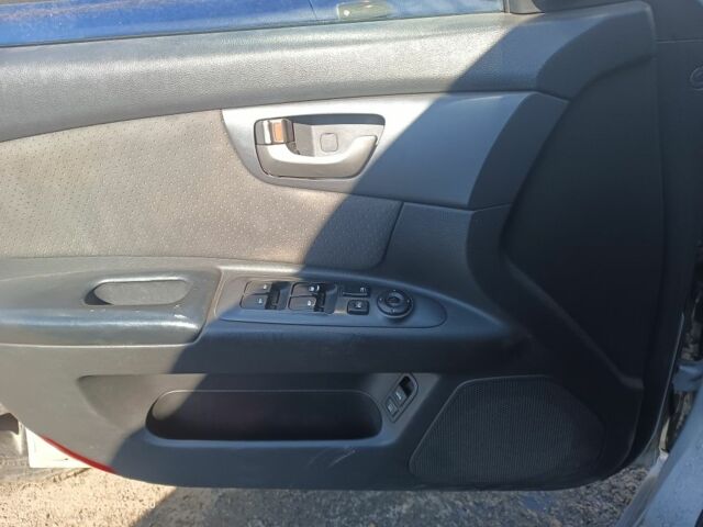 Сірий Кіа Маджентіс, об'ємом двигуна 2 л та пробігом 157 тис. км за 6000 $, фото 9 на Automoto.ua