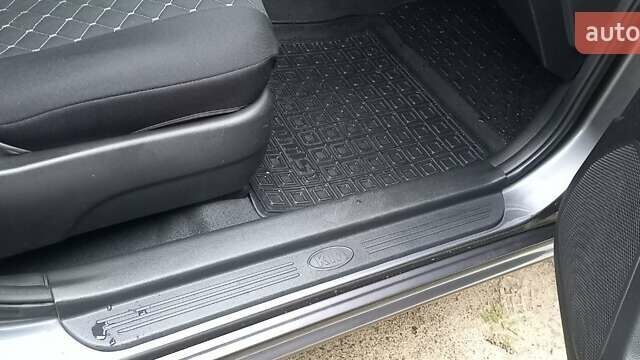 Сірий Кіа Маджентіс, об'ємом двигуна 2 л та пробігом 191 тис. км за 7700 $, фото 17 на Automoto.ua
