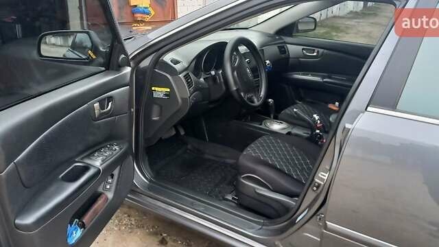Сірий Кіа Маджентіс, об'ємом двигуна 2 л та пробігом 191 тис. км за 7700 $, фото 10 на Automoto.ua
