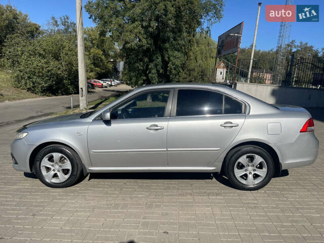 Сірий Кіа Маджентіс, об'ємом двигуна 2 л та пробігом 177 тис. км за 6800 $, фото 5 на Automoto.ua