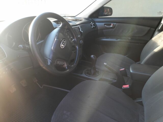 Серый Киа Маджентис, объемом двигателя 2 л и пробегом 267 тыс. км за 2200 $, фото 7 на Automoto.ua