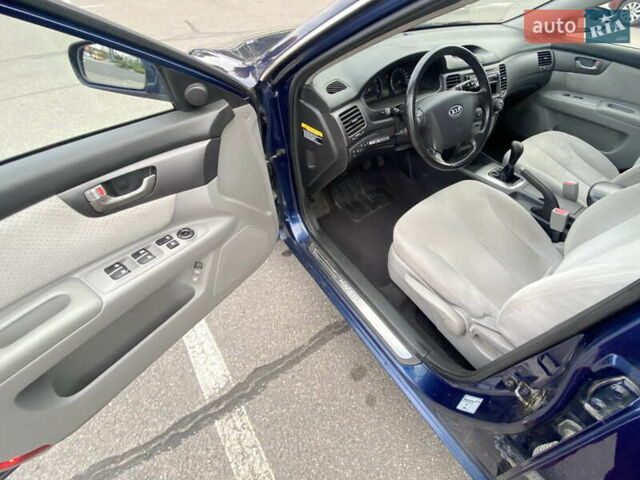Синій Кіа Маджентіс, об'ємом двигуна 2 л та пробігом 249 тис. км за 5750 $, фото 9 на Automoto.ua
