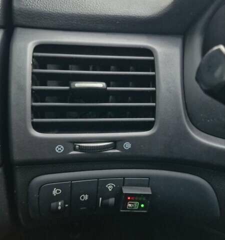 Синій Кіа Маджентіс, об'ємом двигуна 2 л та пробігом 110 тис. км за 5700 $, фото 12 на Automoto.ua