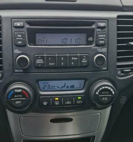 Синій Кіа Маджентіс, об'ємом двигуна 2 л та пробігом 110 тис. км за 5700 $, фото 13 на Automoto.ua