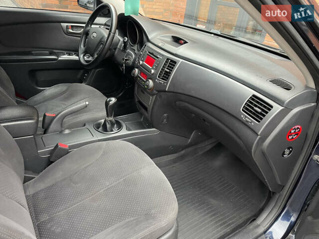 Синий Киа Маджентис, объемом двигателя 2 л и пробегом 295 тыс. км за 6200 $, фото 17 на Automoto.ua