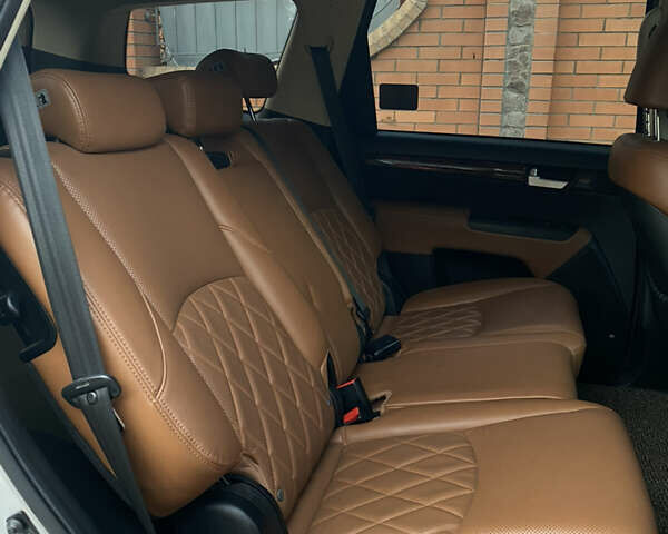 Білий Кіа Мохаве, об'ємом двигуна 3 л та пробігом 83 тис. км за 27500 $, фото 36 на Automoto.ua