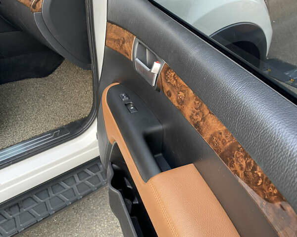 Білий Кіа Мохаве, об'ємом двигуна 3 л та пробігом 83 тис. км за 27500 $, фото 27 на Automoto.ua