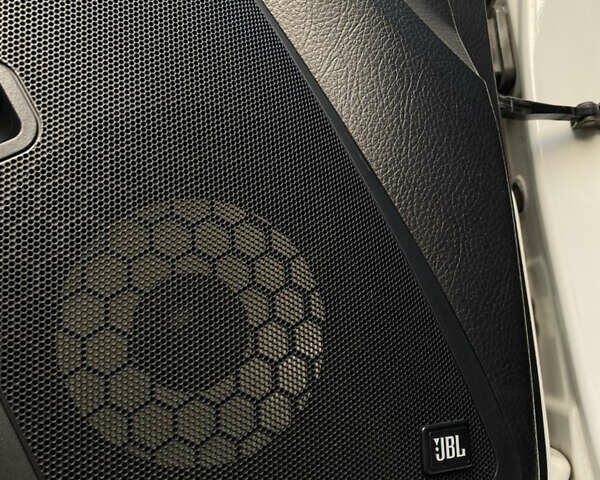 Білий Кіа Мохаве, об'ємом двигуна 3 л та пробігом 83 тис. км за 27500 $, фото 46 на Automoto.ua