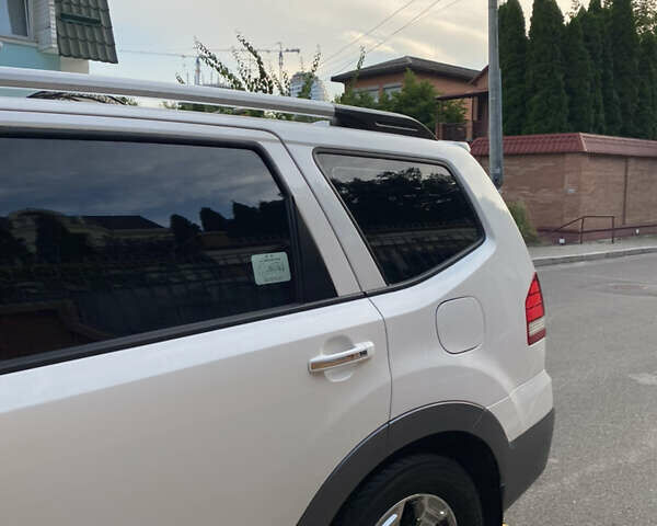 Білий Кіа Мохаве, об'ємом двигуна 3 л та пробігом 83 тис. км за 27500 $, фото 15 на Automoto.ua