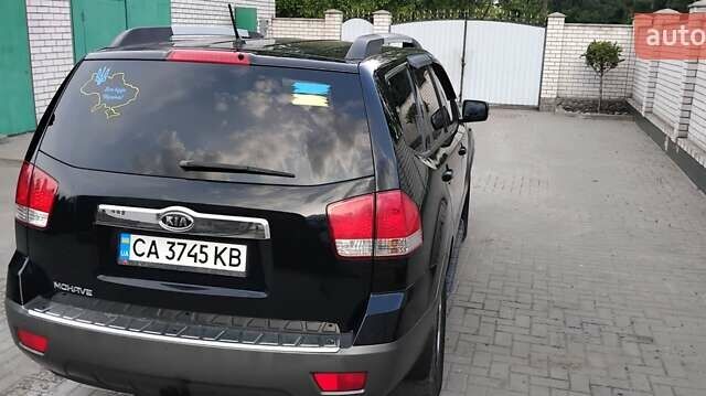 Черный Киа Мохаве, объемом двигателя 3.78 л и пробегом 180 тыс. км за 12300 $, фото 3 на Automoto.ua