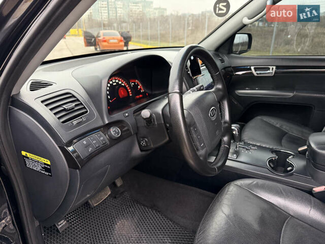 Чорний Кіа Мохаве, об'ємом двигуна 2.96 л та пробігом 232 тис. км за 14500 $, фото 14 на Automoto.ua