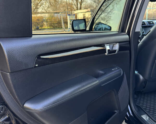 Черный Киа Мохаве, объемом двигателя 2.96 л и пробегом 143 тыс. км за 15900 $, фото 17 на Automoto.ua