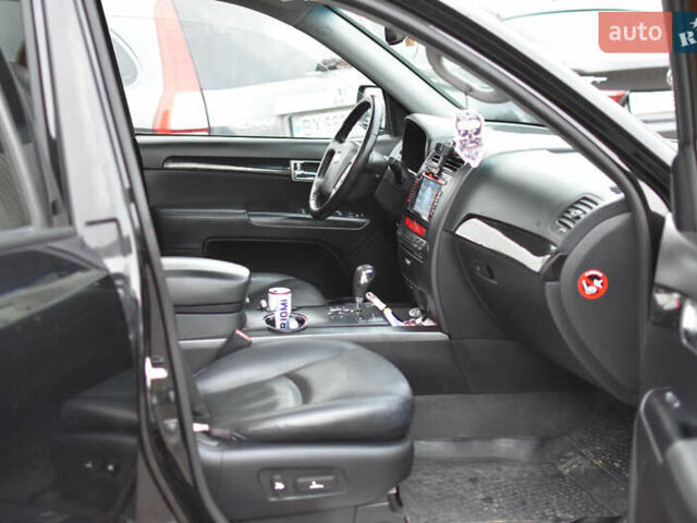 Черный Киа Мохаве, объемом двигателя 2.96 л и пробегом 160 тыс. км за 15500 $, фото 8 на Automoto.ua