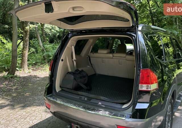 Черный Киа Мохаве, объемом двигателя 2.96 л и пробегом 315 тыс. км за 12500 $, фото 19 на Automoto.ua