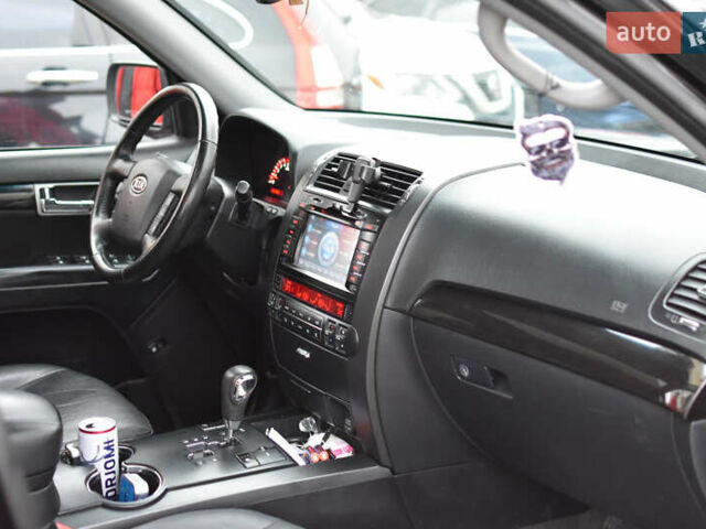 Черный Киа Мохаве, объемом двигателя 2.96 л и пробегом 160 тыс. км за 15500 $, фото 7 на Automoto.ua