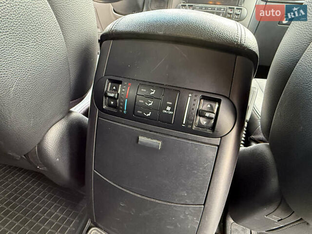 Чорний Кіа Мохаве, об'ємом двигуна 2.96 л та пробігом 318 тис. км за 13490 $, фото 18 на Automoto.ua