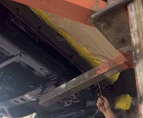 Черный Киа Мохаве, объемом двигателя 2.96 л и пробегом 315 тыс. км за 12500 $, фото 31 на Automoto.ua