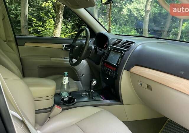 Черный Киа Мохаве, объемом двигателя 2.96 л и пробегом 315 тыс. км за 12500 $, фото 14 на Automoto.ua