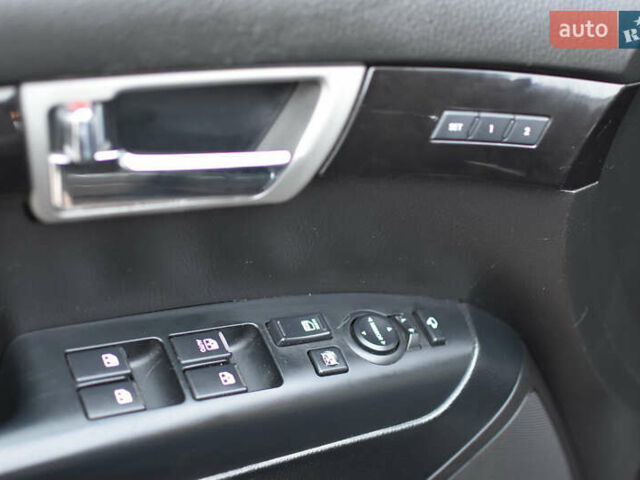 Черный Киа Мохаве, объемом двигателя 2.96 л и пробегом 160 тыс. км за 15500 $, фото 5 на Automoto.ua