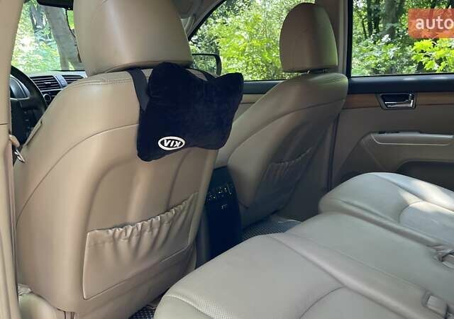 Черный Киа Мохаве, объемом двигателя 2.96 л и пробегом 315 тыс. км за 12500 $, фото 16 на Automoto.ua