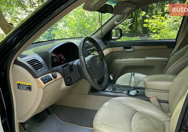 Черный Киа Мохаве, объемом двигателя 2.96 л и пробегом 315 тыс. км за 12500 $, фото 11 на Automoto.ua