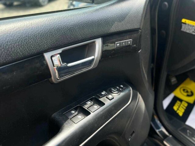 Черный Киа Мохаве, объемом двигателя 3 л и пробегом 194 тыс. км за 13990 $, фото 9 на Automoto.ua