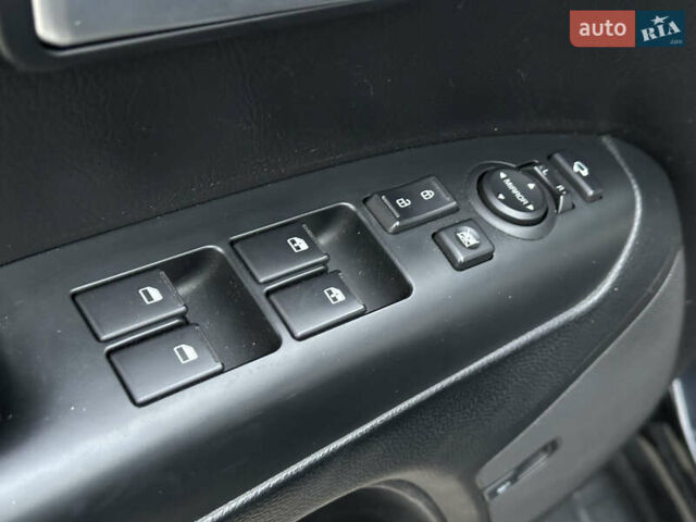 Черный Киа Мохаве, объемом двигателя 2.96 л и пробегом 188 тыс. км за 23500 $, фото 43 на Automoto.ua