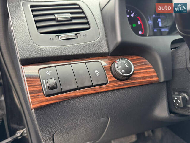 Черный Киа Мохаве, объемом двигателя 2.96 л и пробегом 190 тыс. км за 16900 $, фото 20 на Automoto.ua