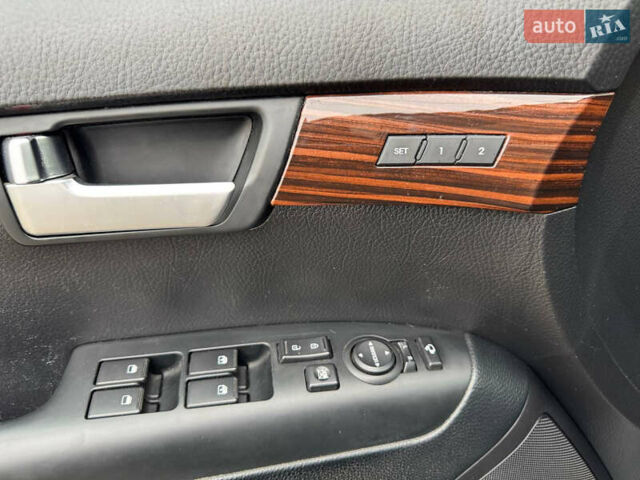 Черный Киа Мохаве, объемом двигателя 2.96 л и пробегом 190 тыс. км за 16900 $, фото 17 на Automoto.ua