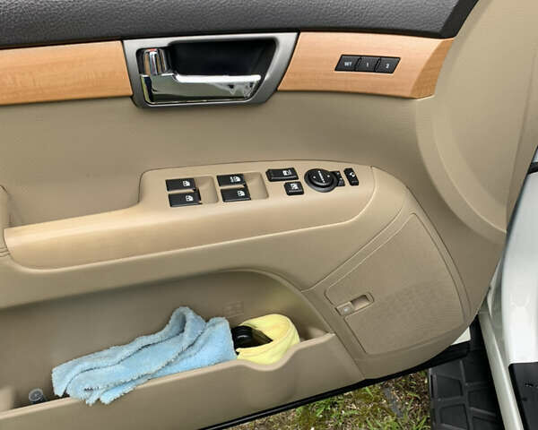 Киа Мохаве, объемом двигателя 2.96 л и пробегом 261 тыс. км за 15000 $, фото 7 на Automoto.ua