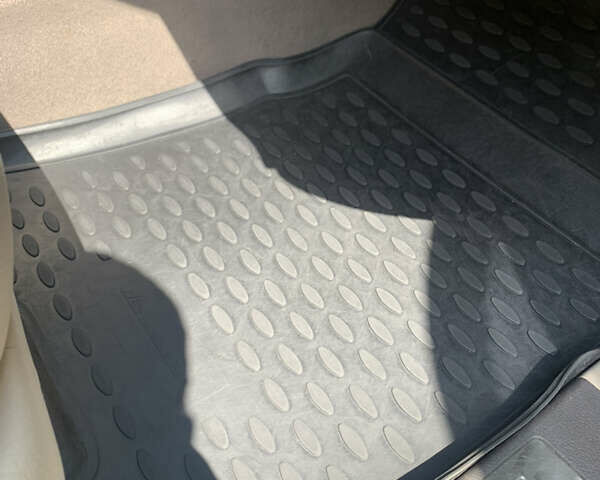 Киа Мохаве, объемом двигателя 2.96 л и пробегом 261 тыс. км за 15000 $, фото 11 на Automoto.ua