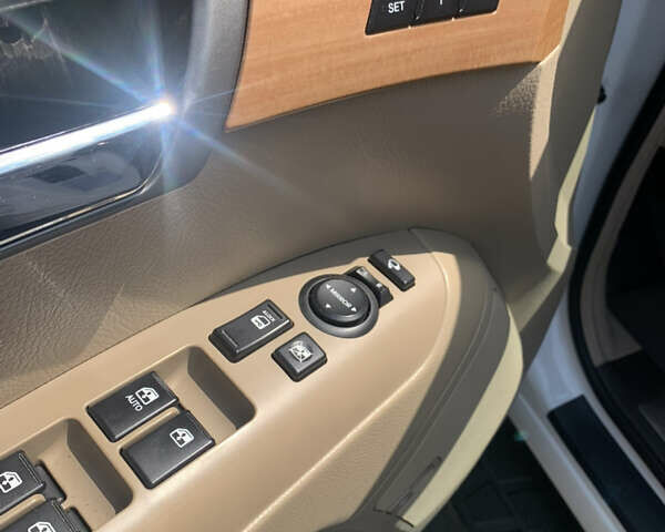 Киа Мохаве, объемом двигателя 2.96 л и пробегом 261 тыс. км за 15000 $, фото 6 на Automoto.ua