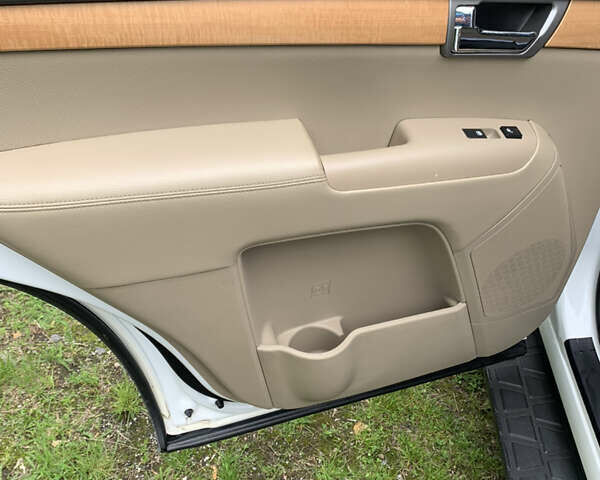 Киа Мохаве, объемом двигателя 2.96 л и пробегом 261 тыс. км за 15000 $, фото 13 на Automoto.ua