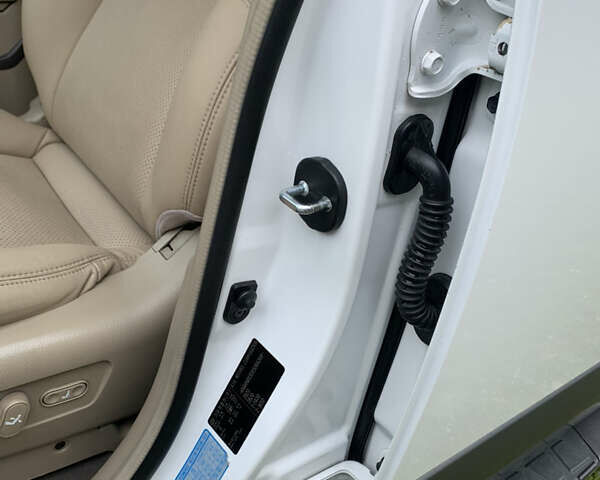 Киа Мохаве, объемом двигателя 2.96 л и пробегом 261 тыс. км за 16500 $, фото 3 на Automoto.ua