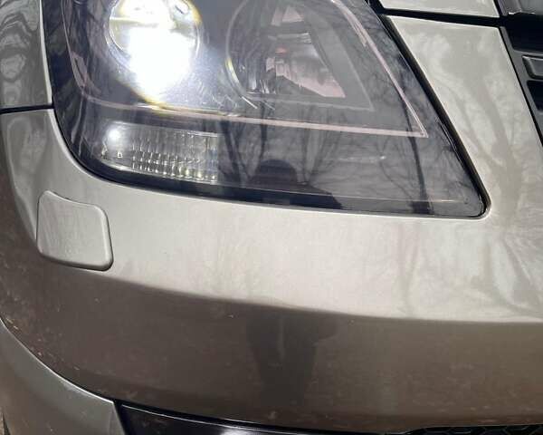 Серый Киа Мохаве, объемом двигателя 3.78 л и пробегом 293 тыс. км за 11500 $, фото 12 на Automoto.ua