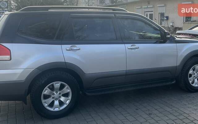 Серый Киа Мохаве, объемом двигателя 3.78 л и пробегом 118 тыс. км за 14000 $, фото 7 на Automoto.ua