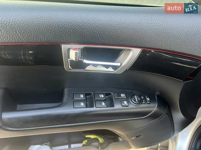 Серый Киа Мохаве, объемом двигателя 3.78 л и пробегом 118 тыс. км за 14000 $, фото 11 на Automoto.ua