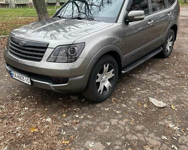 Серый Киа Мохаве, объемом двигателя 3.78 л и пробегом 293 тыс. км за 11500 $, фото 5 на Automoto.ua