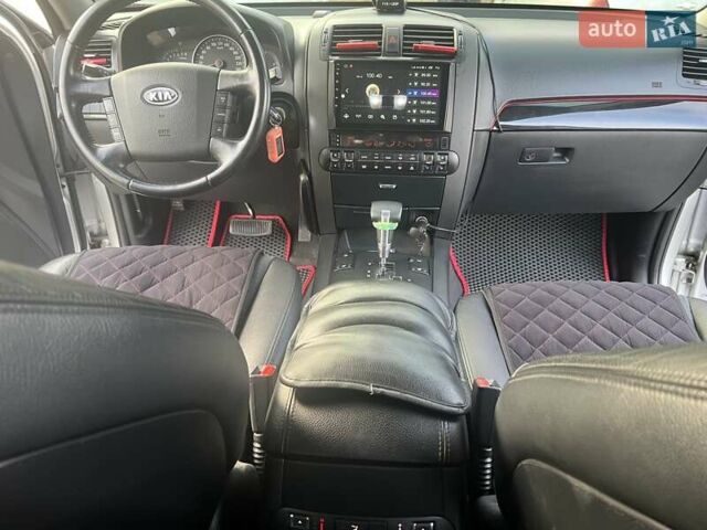 Серый Киа Мохаве, объемом двигателя 3.78 л и пробегом 118 тыс. км за 14000 $, фото 20 на Automoto.ua
